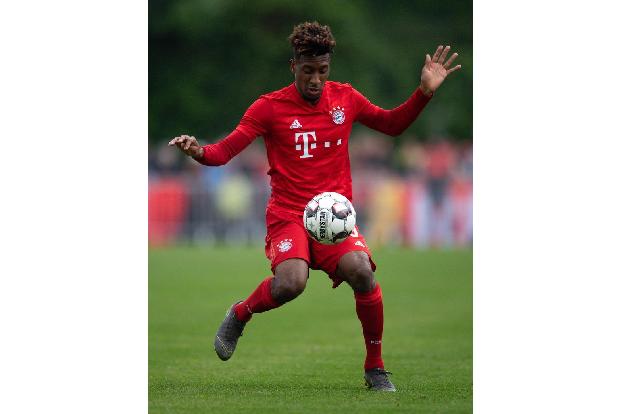 Viel Rot beim FC Bayern: In den Stoff sind zudem Elemente eingearbeitet, die an die Außenfassade der Allianz Arena erinnern.