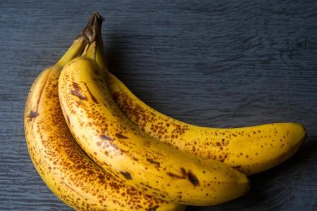 Auch Bananen halten sich nicht lange. Man kann sie mit oder ohne Schale einfrieren. Sie können für leckere Smoothies, Banane...