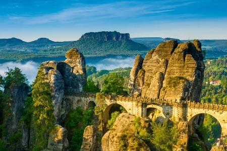 Der Nationalpark Sächsische Schweiz gehört zu den schönsten Deutschlands und ist eine der wichtigsten Attraktionen im Elbsan...