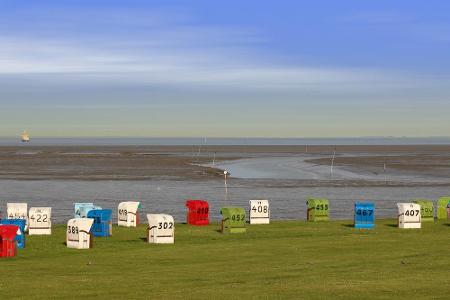 Strandkorb-Feeling? Keine Probleme: Der Nationalpark Niedersächsisches Wattenmeer besteht seit 1986 und liegt an der Grenze ...