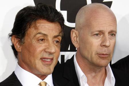 Eines der prominentesten Beispiele sind die beiden Action-Legenden Sylvester Stallone (71, l.) und Bruce Willis (62).