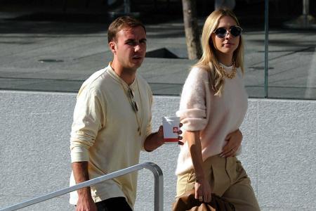 Fußballweltmeister Mario Götze (27) und seine Frau Ann-Kathrin (30) werden dieses Jahr erstmals Eltern: Das bestätigte das P...