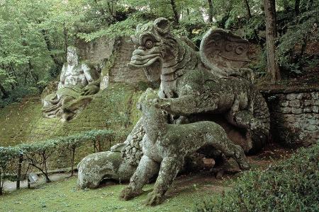 Sacro Bosco: Skulpturen zwischen Hunden und Drachen