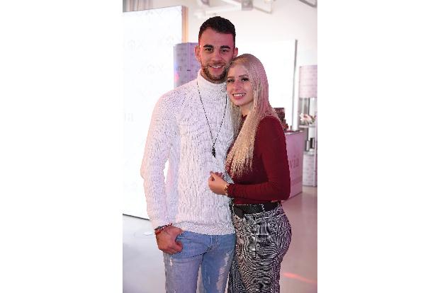 Carina Spack mit Freund Serkan Yavuz bei der 10. HashMAG Bl...