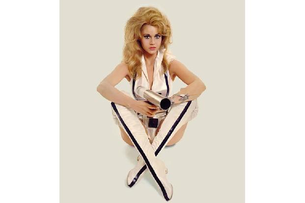 ...einst wurde die Blondine mit ihrer Rolle als 'Barbarella' in den 60er Jahren zum Kultstar. Als 'Aerobic'-Queen löste sie ...