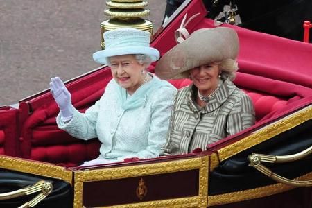 ...Königin Elizabeth II. musste natürlich erst ihren Segen geben, als ihr Sohn wieder mit Camilla zusammenkam und sich auch ...