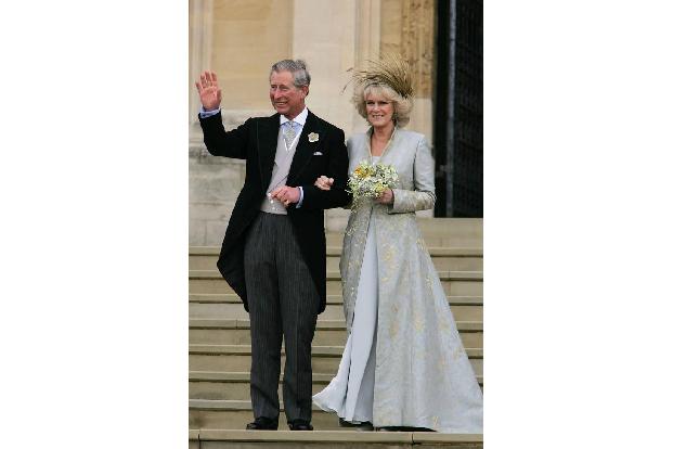 ...gab ein Happy End: 2005 fand zusammen, was wohl all die Jahre zusammengehörte - die Queen gab ihren Segen und Charles und...