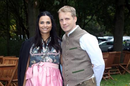 Ende des Jahres wird der Nachwuchs von Oliver Pocher (41) und Amira Aly (26) erwartet. Vor wenigen Tagen machten sie ihr Glü...