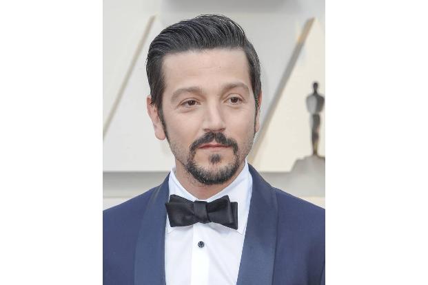 Während 'The Mandalorian' vor allem auf neue Gesichter setzt, ist Diego Luna alias Cassian Andor bereits aus 'Rogue One' bek...