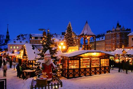 Ebenfalls wunderschön: der Annaberg-Buchholzer Weihnachtsmarkt im Herzen der Altstadt. In der Hauptstadt des Erzgebirgskreis...