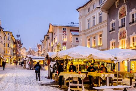 Noch ein Tipp in Oberbayern: der Weihnachtsmarkt in Bad Tölz. Dieser gilt als einer der schönsten der Region und hat mit 50 ...