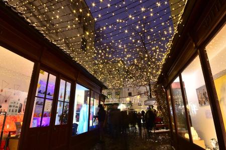 Der Weihnachtsmarkt am Spittelberg in Wien feiert dieses Jahr Jubiläum. Mit seinem außergewöhnlichen Ambiente begeistert er ...