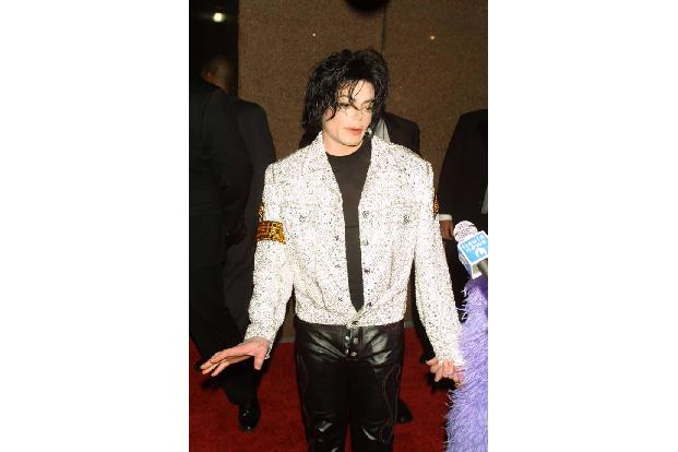 Michael Jackson organisierte gleich mehrere Charity-Aktionen. 1992 etwa veröffentlichte er 'Heal the World'. Die Erlöse wurd...