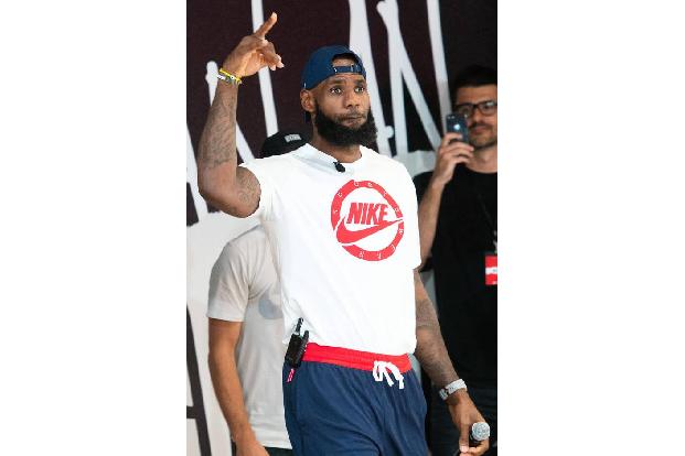 NBA-Spieler LeBron James steht mit 78 Millionen Euro gut dar, und nur einen Platz hinter Radio-Legende Howard Stern, der Pla...