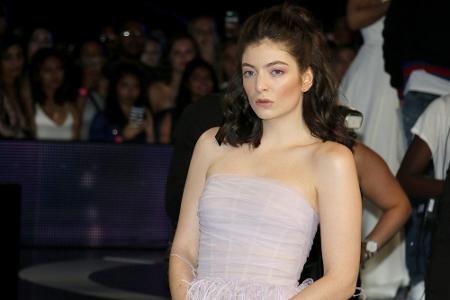Ella Marija Lani Yelich-O'Connor ist sehr lang und für den ein oder anderen vielleicht auch schwer aussprechbar. Daher wurde...