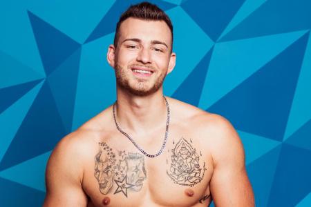 Automobilkaufmann Luca (24) aus Geestland will mit seiner lustigen Art punkten: 
