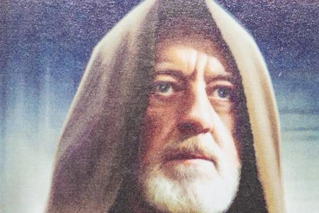 Es galt als der Coup schlechthin, für die Rolle des Obi-Wan Kenobis einst Sir Alec Guinness gewonnen zu haben. Doch der hiel...