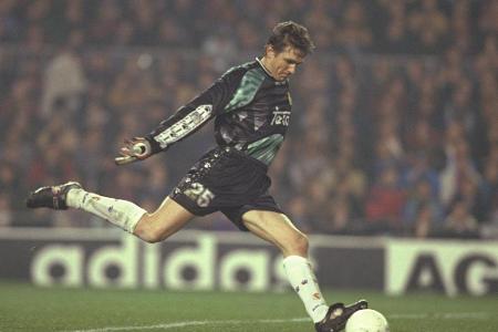 Auch ein Keeper schaffte den Sprung in die Reihen Reals. 1996 verließ Bodo Illgner den 1.FC Köln, heuerte für fünf Spielzeit...