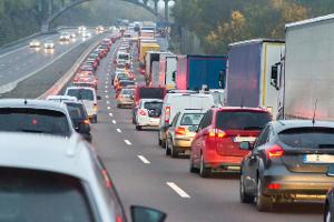 Rettungsgasse bilden: Das müssen Sie wissen!