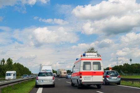 Autobahn Krankenwagen getty.jpg