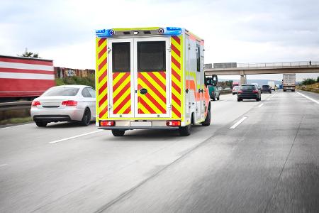 Rettungswagen von hinten.jpg