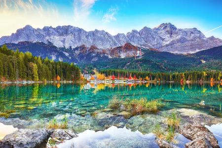 Glasklares Wasser und ein beeindruckendes Panorama: Diese zehn Bergseen liegen in den Alpen und sind an Schönheit kaum zu üb...