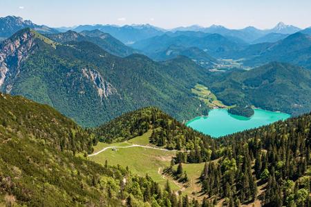 Der größte Alpensee Deutschlands ist der Walchensee. Er gehört zur Gemeinde Kochel am See und ist circa 75 Kilometer von Mün...