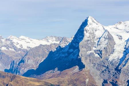 Auf Platz zehn liegt der Schilthorn in der Schweiz. Er misst 2.970 Höhenmeter und gehört zu den beliebtesten Aussichtsgipfel...