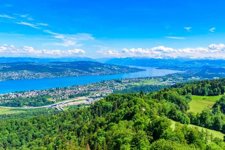 Platz neun befindet sich ebenfalls in der Schweiz. Der Uetliberg liegt vor den Toren Zürichs und gehört mit einer Höhe von 8...