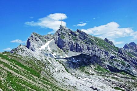 Auf Platz sieben: der Schweizer Säntis. Vom 2.501 Meter hohen Gipfel können Wanderer über sechs Länder blicken: Deutschland,...
