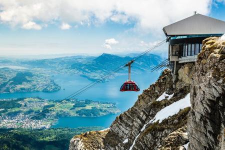 Auf dem dritten Platz landet der Schweizer Berg Pilatus. Südlich von Luzern erhebt sich der Berg 2.128 Meter in die Höhe. Au...