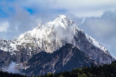 Die Silbermedaille geht an den höchsten Berg Deutschlands: die Zugspitze. Der knapp 3.000 Meter hohe Berg bietet einen spekt...