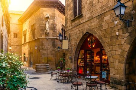 Das coolste Stadtviertel der Welt ist Esquerra de l'Eixample in Barcelona. Es lebt von Kunstgalerien, Cafés und Boutiquen in...
