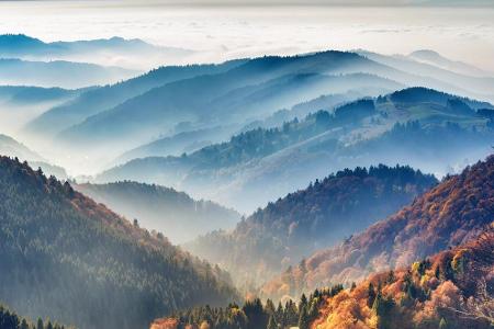 Wer vom Alltag abschalten und frische Luft tanken möchte, sollte den Rucksack hervorholen und einen der vielen Wanderwege De...