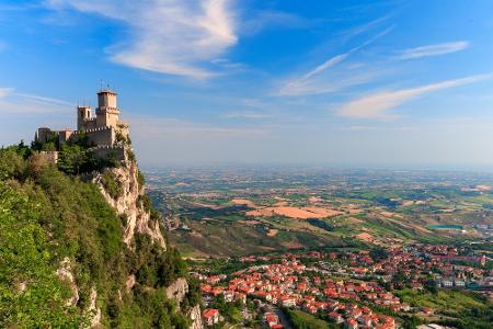 Die Republik San Marino - italienisch Repubblica di San Marino - ist die vermutlich älteste bestehende Republik und schafft ...