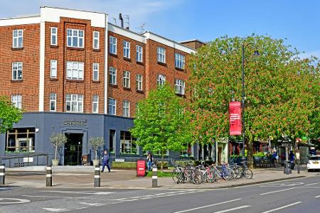 Unweit des alternativen, sehr touristischen Camden Town liegt das Viertel Belsize Park. Hier gibt es schöne Parks, niedliche...