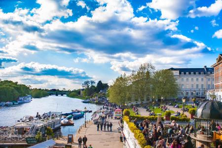 Richmond ist eine ruhige Stadt südlich von London - direkt an der Themse und unweit des riesigen Richmond Park. In dem bei w...