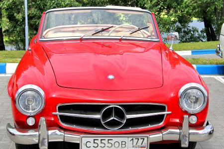 Selbst Sportwagen können freundlich dreinblicken, wie dieser wunderschöne Mercedes-Benz 190 SL aus den 50er Jahren beweist.