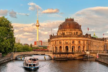 Auch die Museumsinsel in Berlin wurde von der UNESCO als bewahrenswert eingestuft. Zum Welterbe gehören: das Pergamonmuseum,...