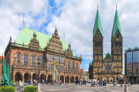 Das reich geschmückte Rathaus und der Roland in Bremen belegen die Entwicklung der Hanse zum mächtigen Städtebund. Das Ratha...