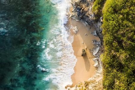 Die indonesische Insel Bali ist für Menschen, die nach Entspannung suchen, genau das Richtige. Am Strand Nyang Nyang ist der...