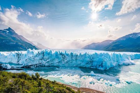 Unberührte Natur gibt es in Patagonien. Ein beliebtes Ziel ist der Nationalpark Torres del Paine. Neben Wüsten und weiten St...