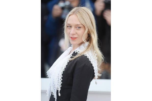 ...'The Dead Don't Die', Jim Jarmuschs neuem Film mit seiner alten Weggefährtin Chloe Sevigny. Die spielt darin eine Polizis...