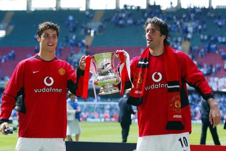 Mit United holt Ronaldo unter anderem den FA Cup 2004...