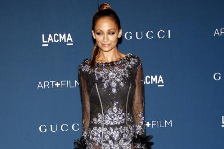 Nicole Richie (34) passt mit ihren 1,55 Metern sogar in die Kleidung ihrer kleinen Tochter.