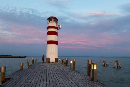 Der Neusiedler See liegt im Burgenland und wird als 