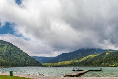 Der Erlaufsee liegt an der Grenze von Niederösterreich und der Steiermark. Er befindet sich in der Nähe des Wallfahrtsort Ma...