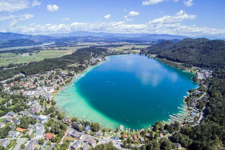 Der Klopeiner See in Süd-Kärnten ist für seine Klarheit bekannt. Das Wasser hat sogar Trinkwasserqualität. Mehrere Strandbäd...