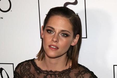 2015 erinnerte die Schauspielerin mit ihrem glatten, dunkelbraunen Bob wieder mehr an die alte Kristen Stewart. Doch schon i...