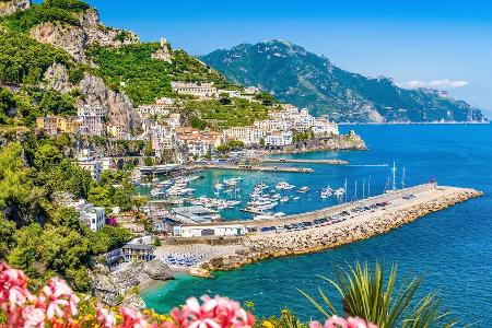 Schön, schöner, Amalfiküste. Die malerischen Künstenstädte im Golf von Salerno locken jedes Jahr zahlreiche Touristen aus al...